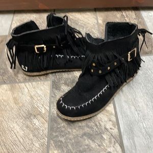 Black fringe moc booties